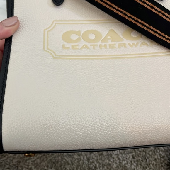 ⭐️Limited sale!⭐️Like new!! Coach Leather Purse with removable strap - Picture 8 of 11